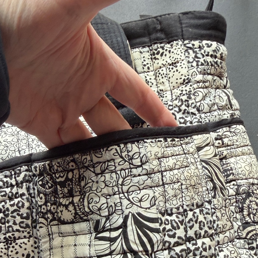Donna Sharp Black & White Quilted Patchwork Tote Bag - Picture 8 of 10